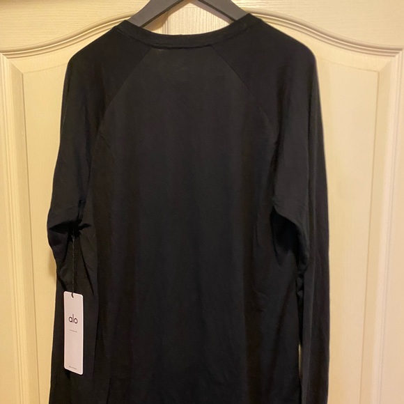 ALO Yoga Men’s “Triumph” Crewneck Long Sleeve Tee (L) - Picture 6 of 12